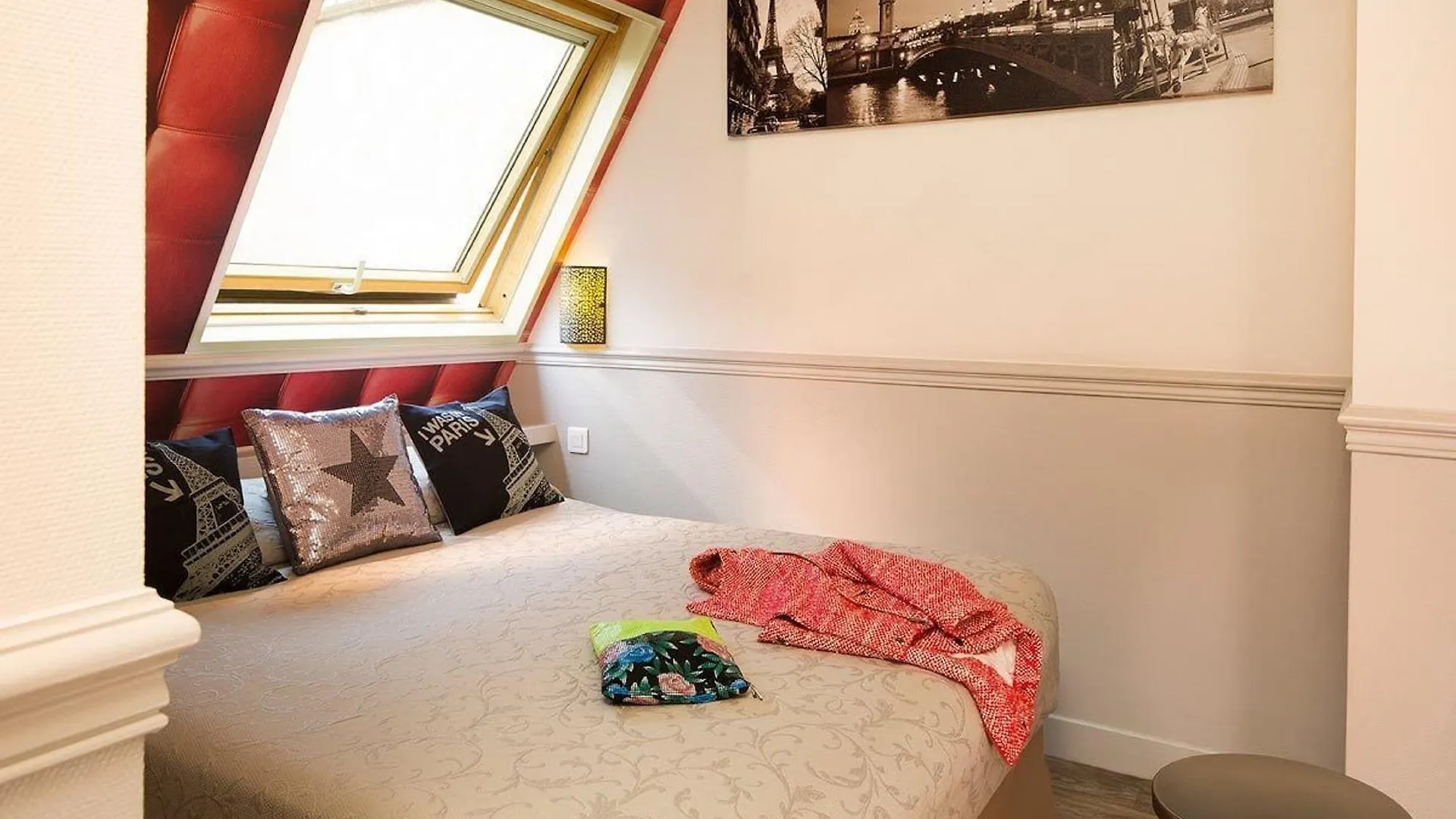 Otel De La Cite Rougemont Paris