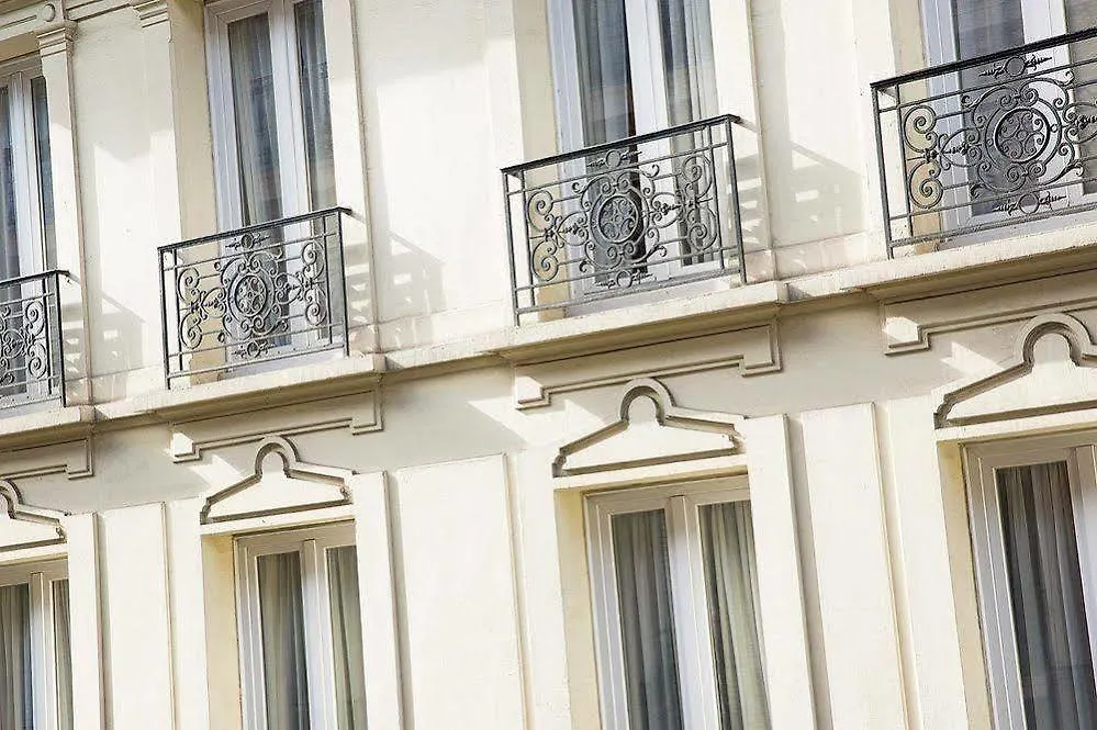Hotel De La Cite Rougemont Parigi